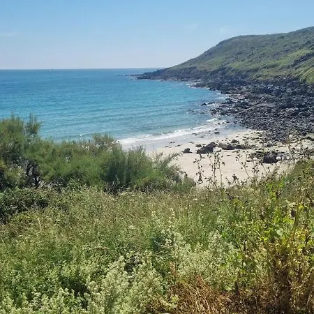 Holiday home Journeys End With Stunning Sea Views From The Headland Coverack
