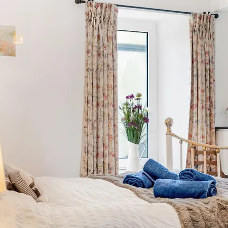 Journeys End With Stunning Sea Views From The Headland